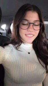 Video Iclik – Doggy Cewek Manado Kulitnya Putih Mulus Kayak Susu